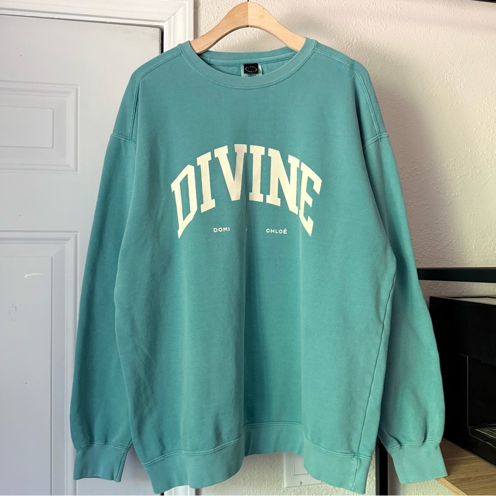 DOMI x CHLOE‎ teal aqua green mint logo text oversized crew pullover sweater